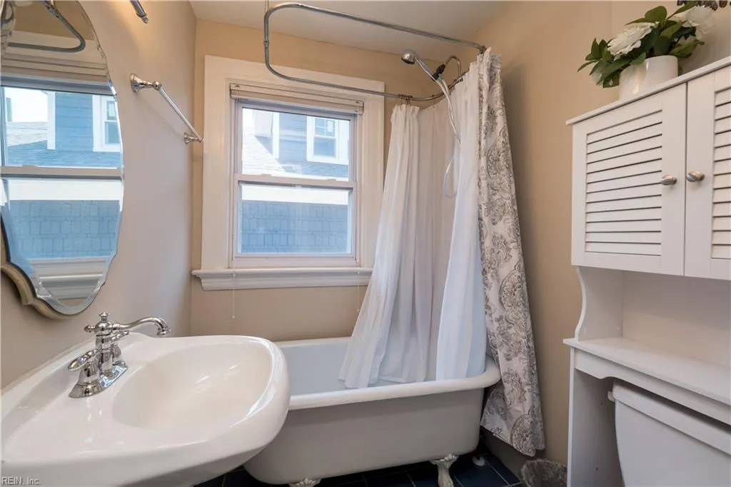 Norfolk, Virginia 23507, United States, 4 Bedrooms Bedrooms, ,4 BathroomsBathrooms,Residential,Active,220762