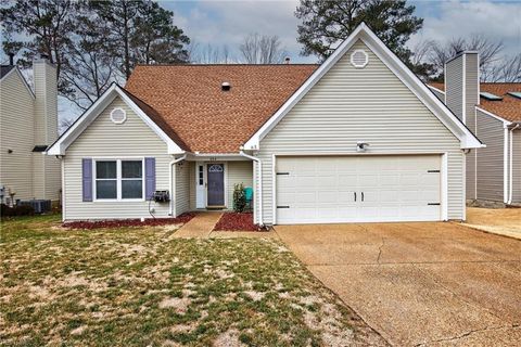 Photo of 804 Melrose Terrace, Newport News, VA 23608 (MLS # 10620976)