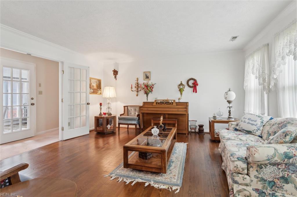 8 Diamond Hill RD