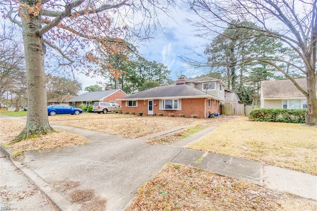 Photo of 209 W Bayview Boulevard, Norfolk, VA 23503 (MLS # 10617044)