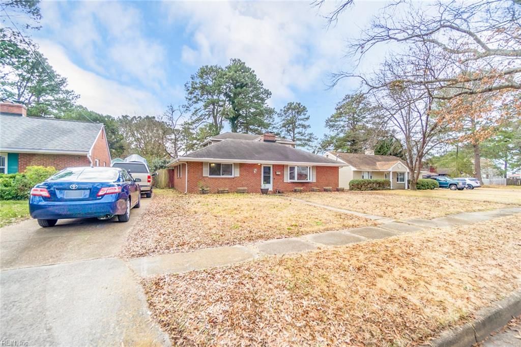 Photo of 209 W Bayview Boulevard, Norfolk, VA 23503 (MLS # 10617044)