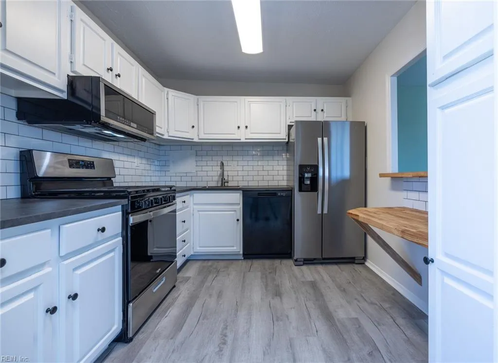 Portsmouth, Virginia 23704, United States, 2 Bedrooms Bedrooms, ,2 BathroomsBathrooms,Residential,Active,195852