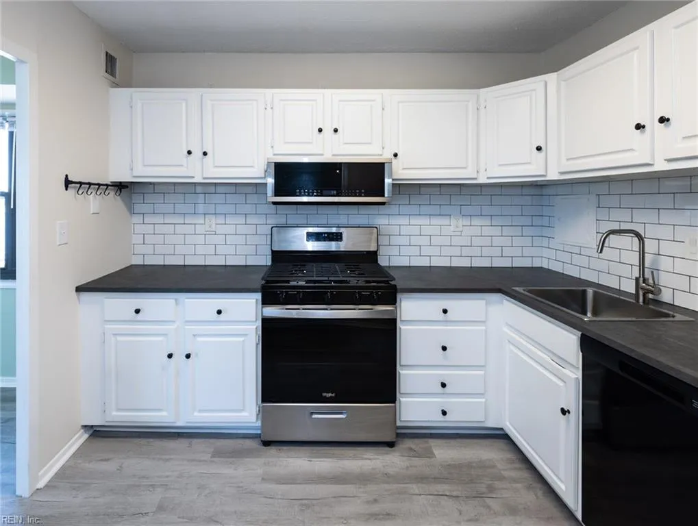 Portsmouth, Virginia 23704, United States, 2 Bedrooms Bedrooms, ,2 BathroomsBathrooms,Residential,Active,195852