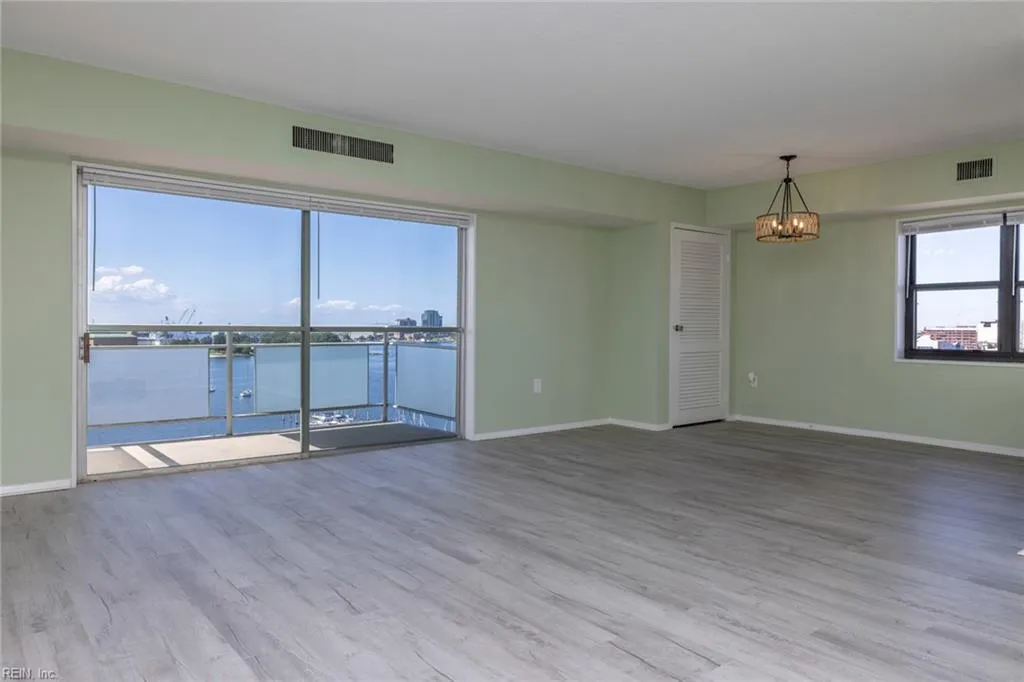 Portsmouth, Virginia 23704, United States, 2 Bedrooms Bedrooms, ,2 BathroomsBathrooms,Residential,Active,195852