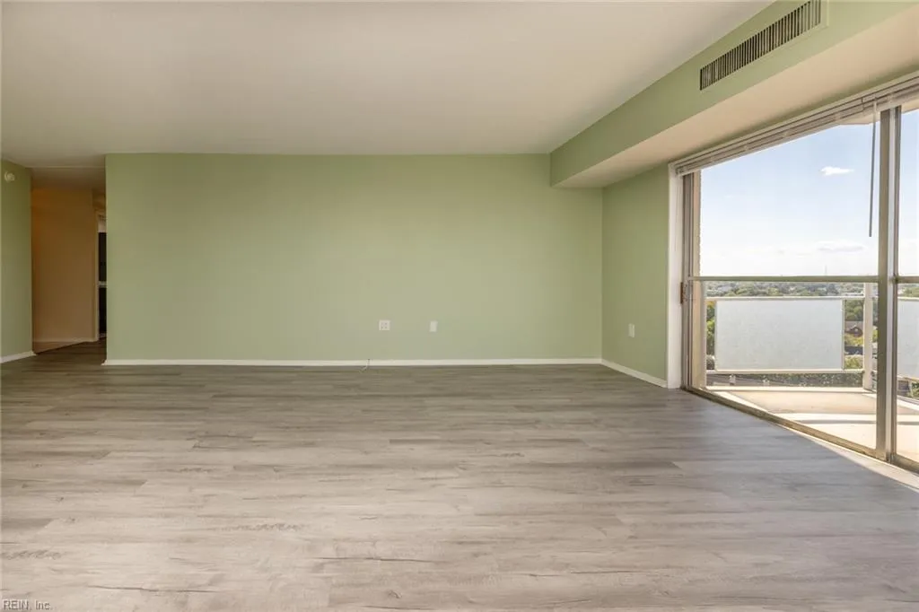 Portsmouth, Virginia 23704, United States, 2 Bedrooms Bedrooms, ,2 BathroomsBathrooms,Residential,Active,195852