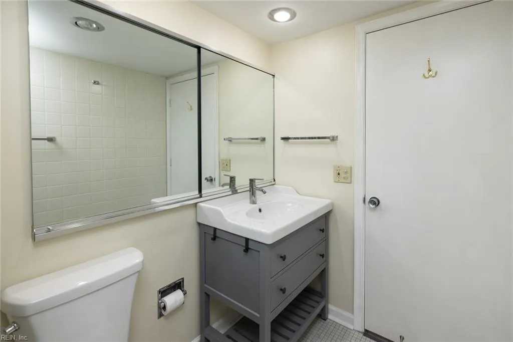 Portsmouth, Virginia 23704, United States, 2 Bedrooms Bedrooms, ,2 BathroomsBathrooms,Residential,Active,195852