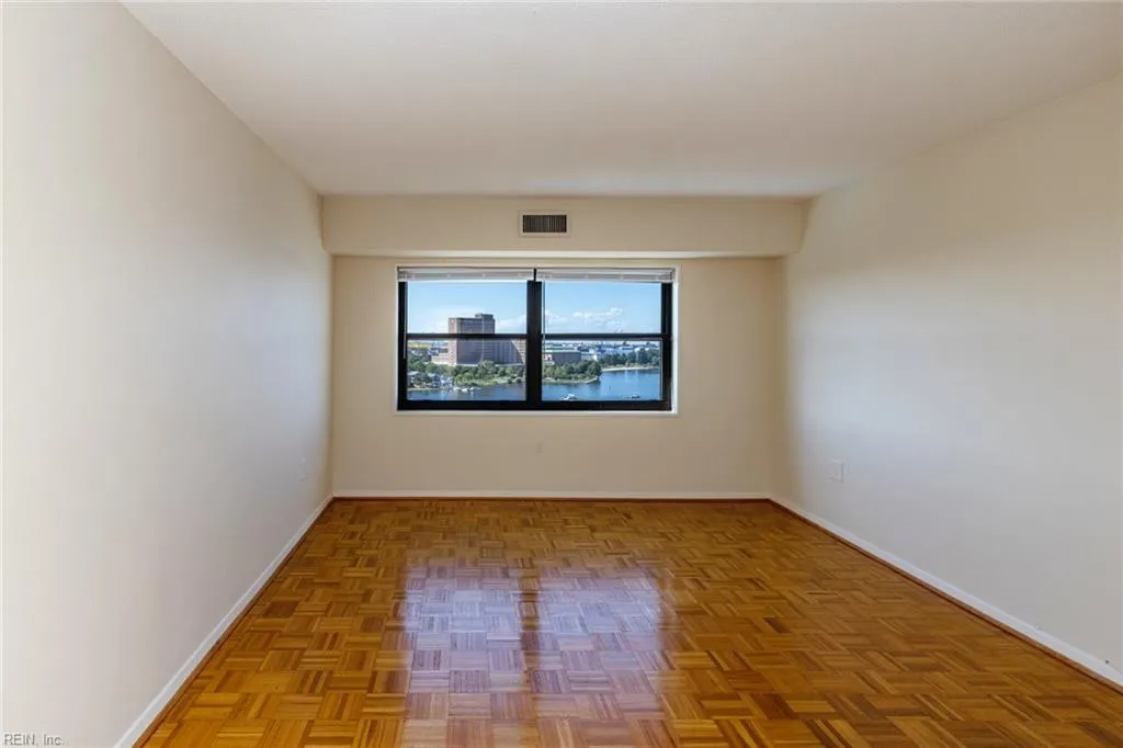 Portsmouth, Virginia 23704, United States, 2 Bedrooms Bedrooms, ,2 BathroomsBathrooms,Residential,Active,195852