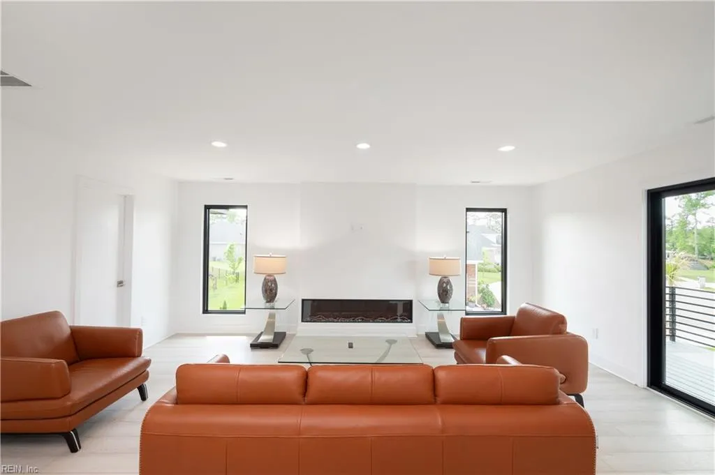 Virginia Beach, Virginia 23455, United States, 4 Bedrooms Bedrooms, ,5 BathroomsBathrooms,Residential,Active,217536