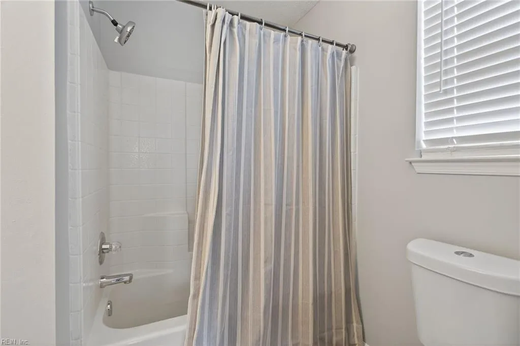 Suffolk, Virginia 23434, United States, 4 Bedrooms Bedrooms, ,3 BathroomsBathrooms,Residential,Active,194950