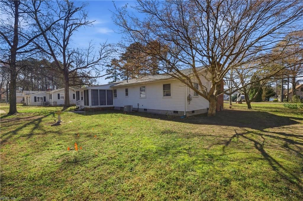 Photo of 621 Shore Drive, Hartfield, VA 23071 (MLS # 10626728)