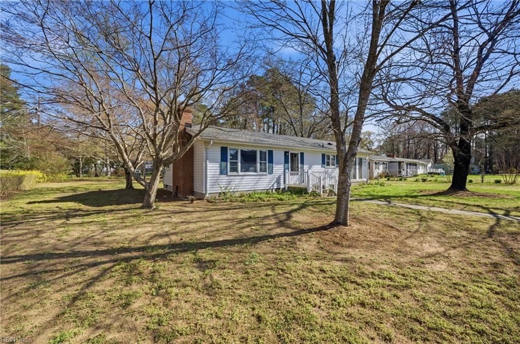 Photo of 621 Shore Drive, Hartfield, VA 23071 (MLS # 10626728)