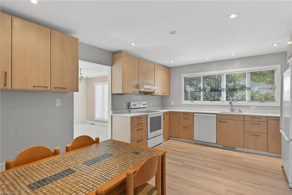 Virginia Beach, Virginia 23451, United States, 3 Bedrooms Bedrooms, ,3 BathroomsBathrooms,Residential,Active,155723