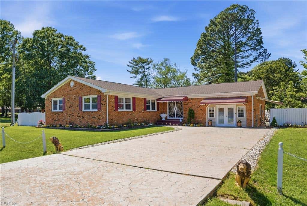 Photo of 229 S Newtown Road, Norfolk, VA 23502 (MLS # 10644620)