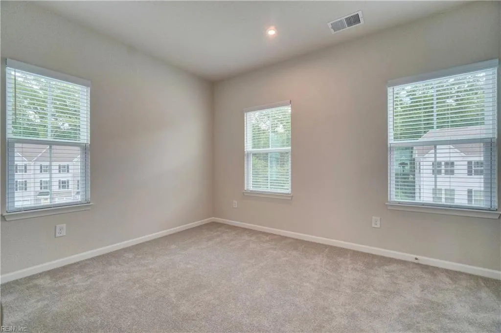 Portsmouth, Virginia 23701, United States, 2 Bedrooms Bedrooms, ,3 BathroomsBathrooms,Residential,Active,176654