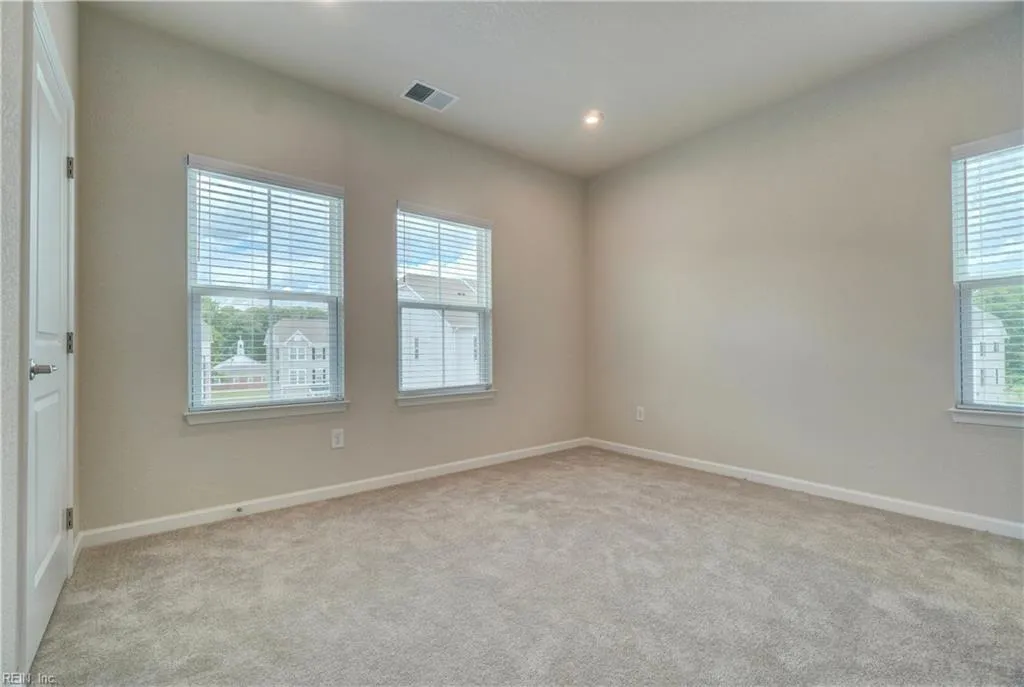 Portsmouth, Virginia 23701, United States, 2 Bedrooms Bedrooms, ,3 BathroomsBathrooms,Residential,Active,176654