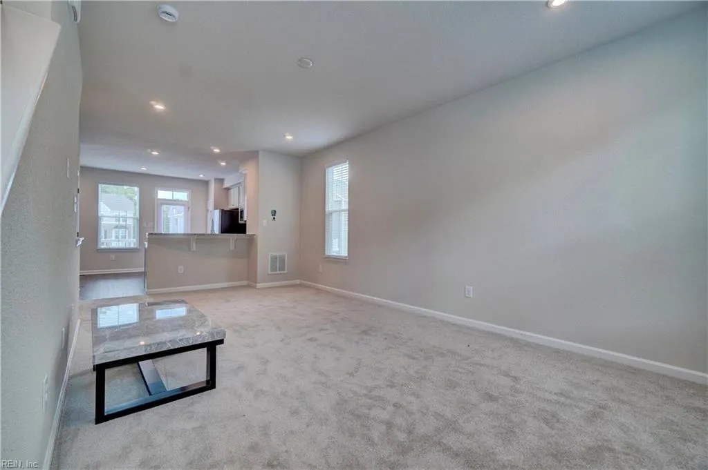 Portsmouth, Virginia 23701, United States, 2 Bedrooms Bedrooms, ,3 BathroomsBathrooms,Residential,Active,176654