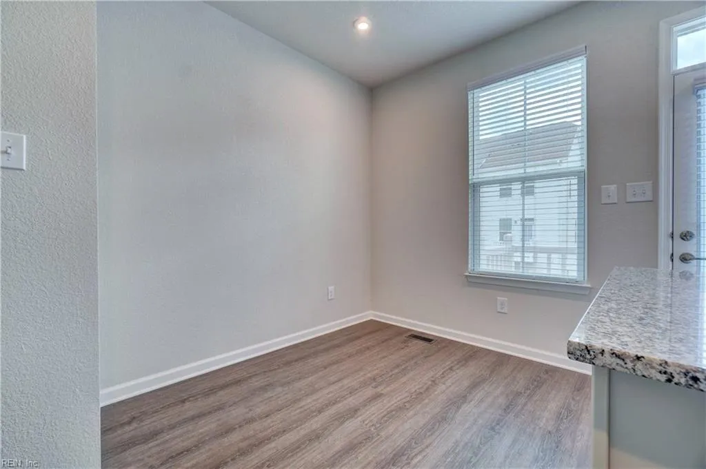 Portsmouth, Virginia 23701, United States, 2 Bedrooms Bedrooms, ,3 BathroomsBathrooms,Residential,Active,176654