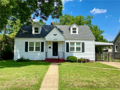 Photo of 1376 E Norcova Drive, Norfolk, VA 23502 (MLS # 10653216)