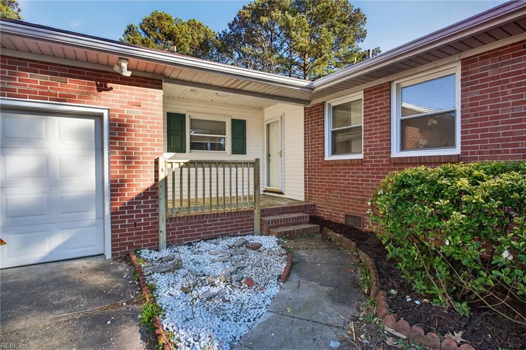 Photo of 4420 Mallard Crescent, Portsmouth, VA 23703 (MLS # 10624715)