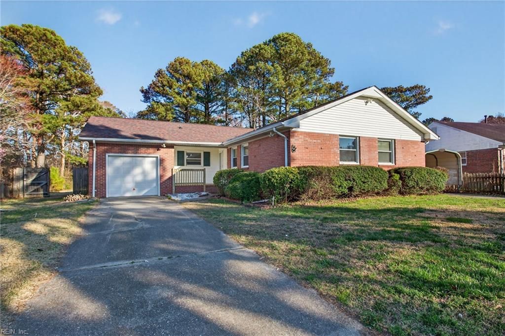 Photo of 4420 Mallard Crescent, Portsmouth, VA 23703 (MLS # 10624715)