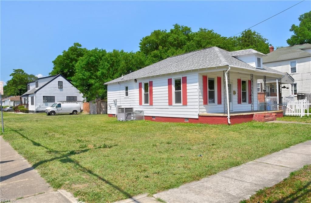 Photo of 2103 Roanoke Avenue, Newport News, VA 23607 (MLS # 10636195)