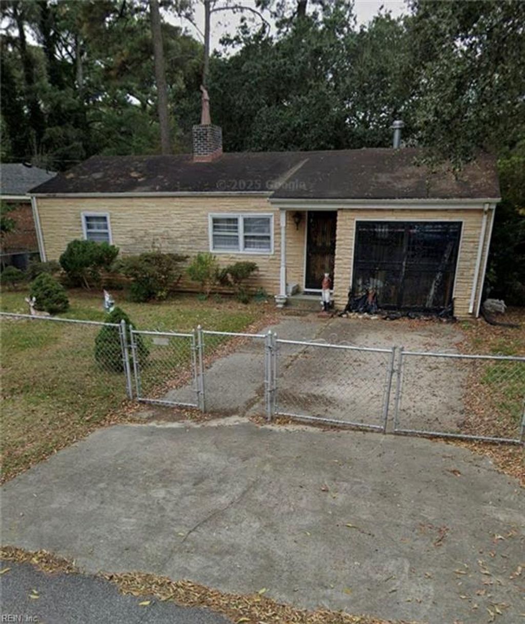 Photo of 2247 Oak Street, Virginia Beach, VA 23451 (MLS # 10615604)