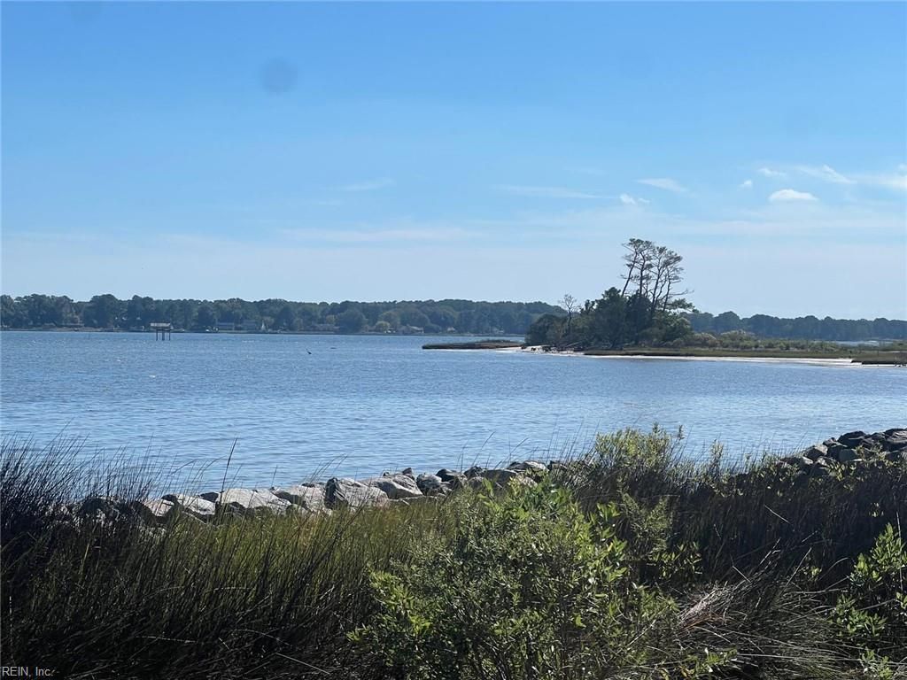 Photo of 816 Ship Point Road, Yorktown, VA 23692 (MLS # 10628737)