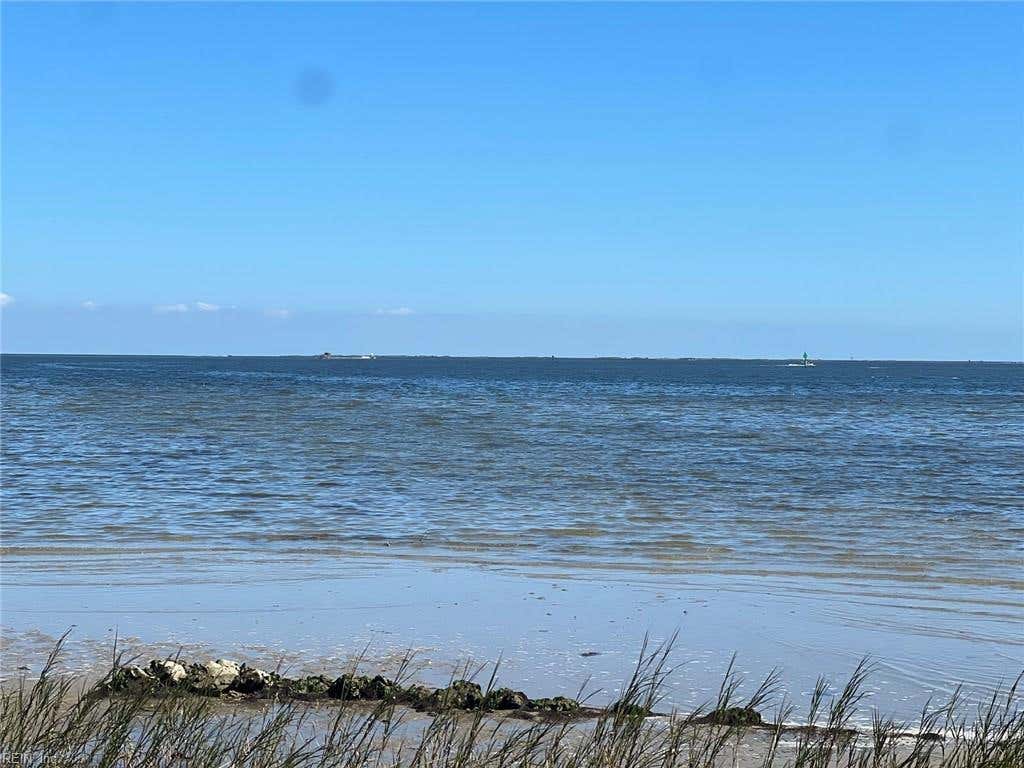 Photo of 816 Ship Point Road, Yorktown, VA 23692 (MLS # 10628737)