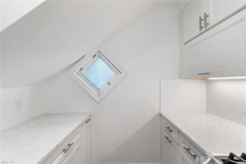 Norfolk, Virginia 23507, United States, 1 Bedroom Bedrooms, ,1 BathroomBathrooms,Residential,Active,201873