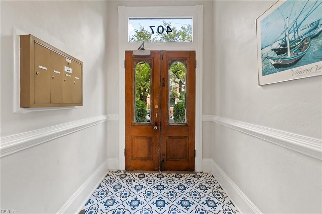 Photo of 407 Warren Crescent #1, Norfolk, VA 23507 (MLS # 10600066)