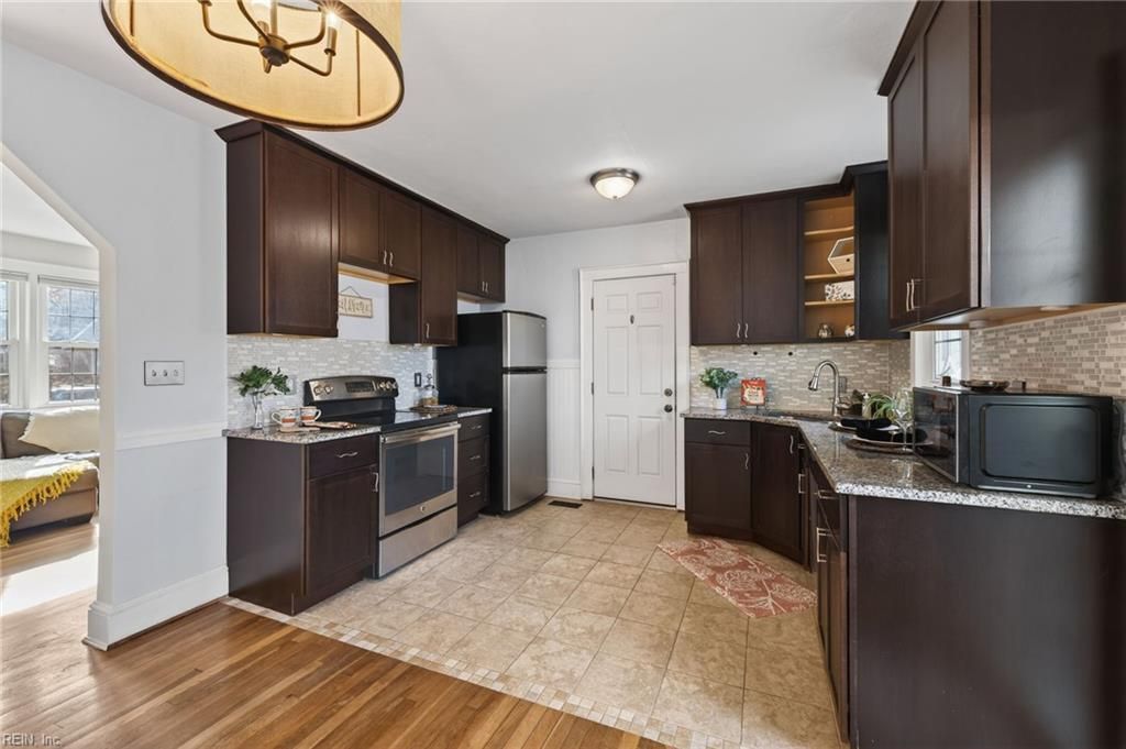 Photo of 150 Bayview W Boulevard, Norfolk, VA 23503 (MLS # 10621418)