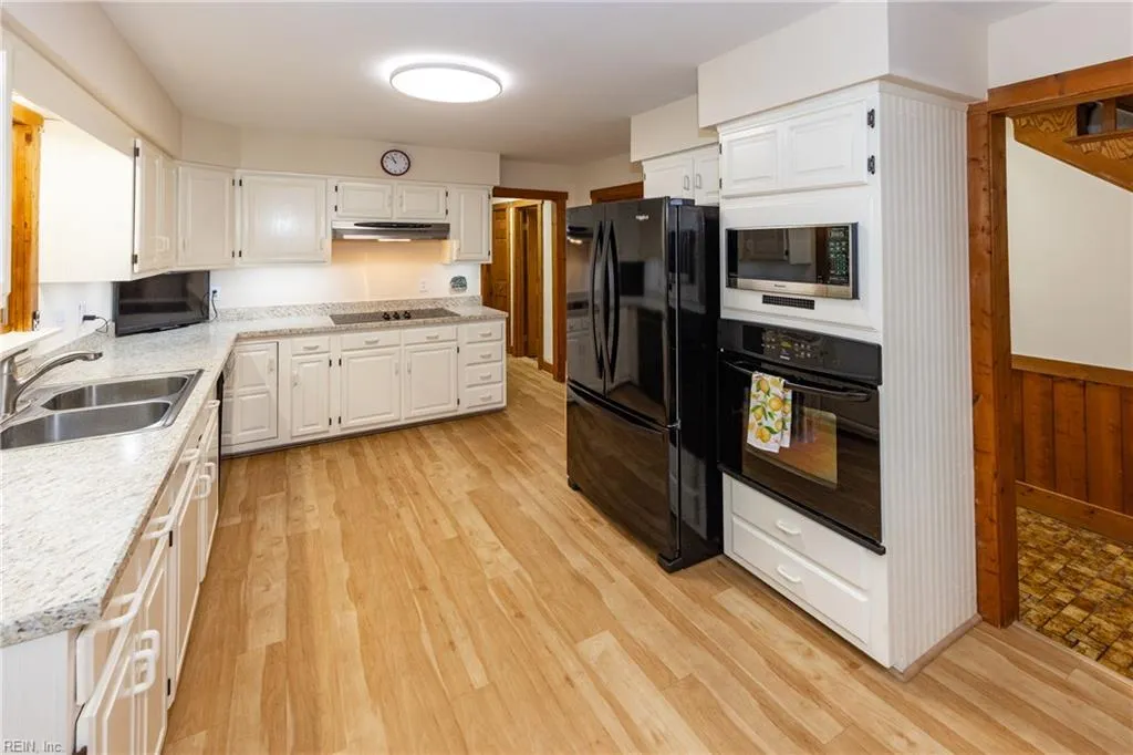 Virginia Beach, Virginia 23456, United States, 4 Bedrooms Bedrooms, ,3 BathroomsBathrooms,Residential,Pending,143569