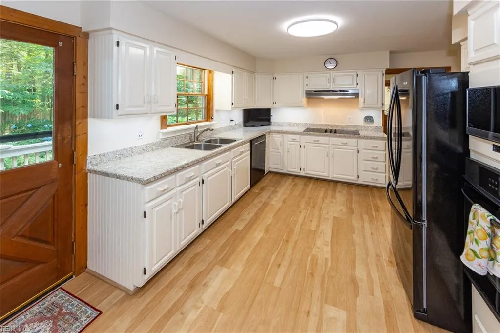 Virginia Beach, Virginia 23456, United States, 4 Bedrooms Bedrooms, ,3 BathroomsBathrooms,Residential,Pending,143569