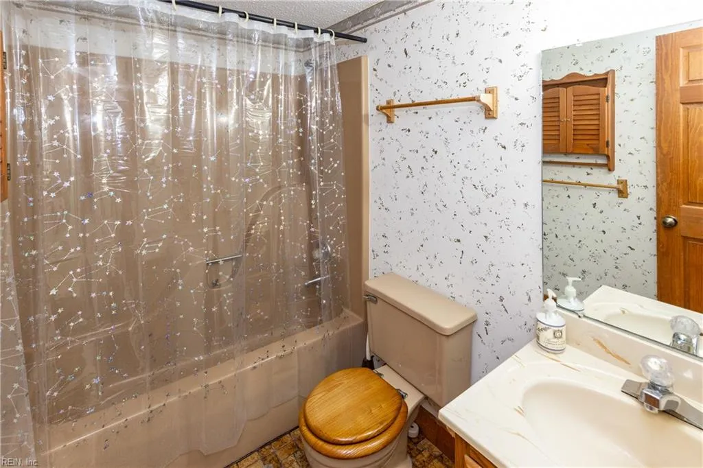 Virginia Beach, Virginia 23456, United States, 4 Bedrooms Bedrooms, ,3 BathroomsBathrooms,Residential,Pending,143569