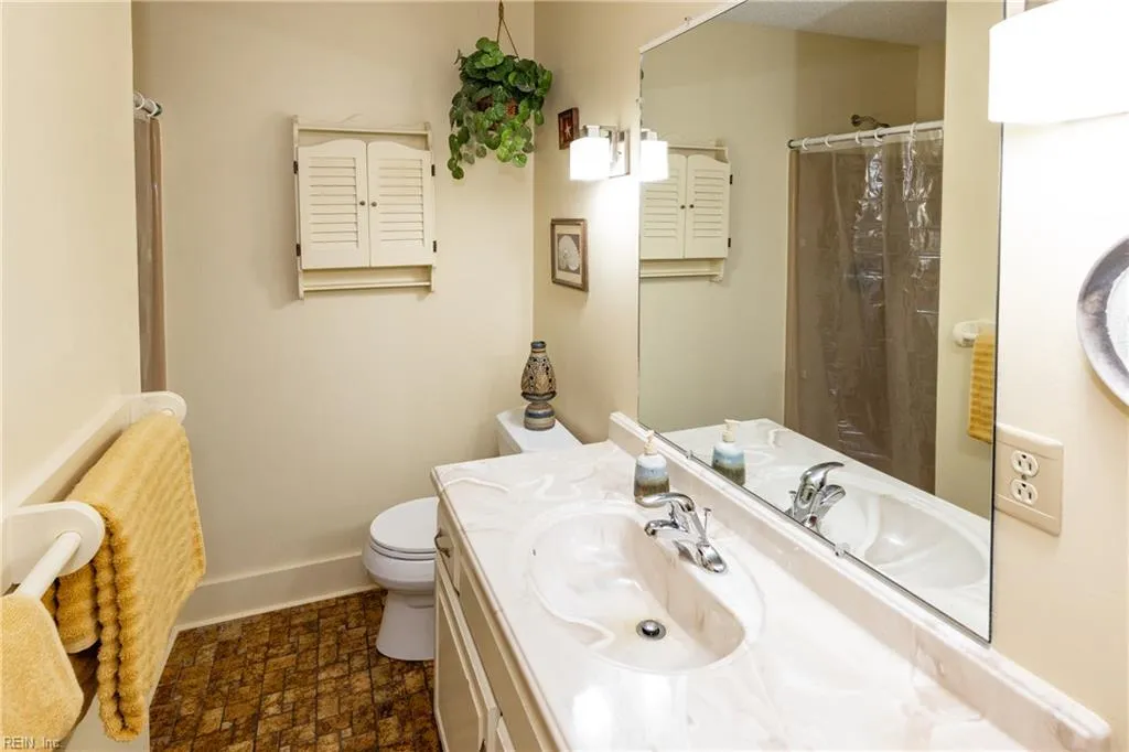 Virginia Beach, Virginia 23456, United States, 4 Bedrooms Bedrooms, ,3 BathroomsBathrooms,Residential,Pending,143569