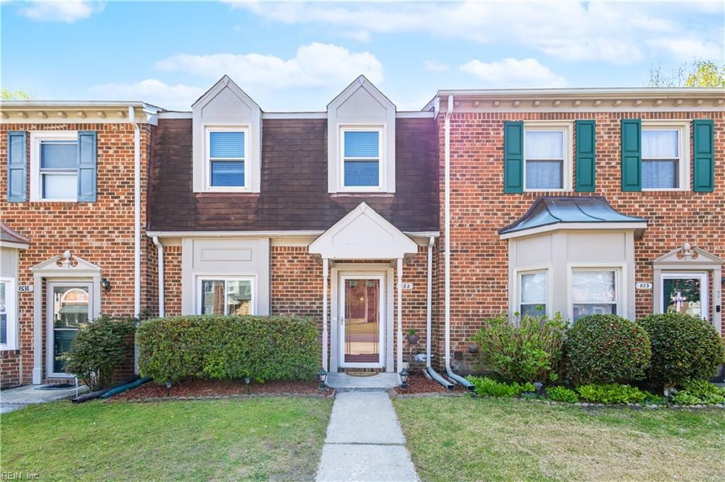 Photo of 833 Creekside Crescent, Chesapeake, VA 23320 (MLS # 10628018)