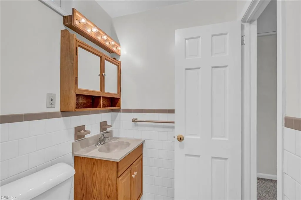 Hampton, Virginia 23664, United States, 3 Bedrooms Bedrooms, ,2 BathroomsBathrooms,Residential,Active,251722