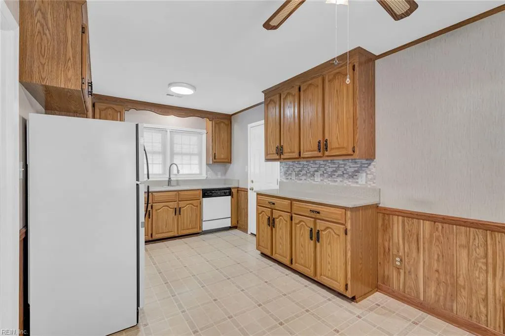 Hampton, Virginia 23664, United States, 3 Bedrooms Bedrooms, ,2 BathroomsBathrooms,Residential,Active,251722