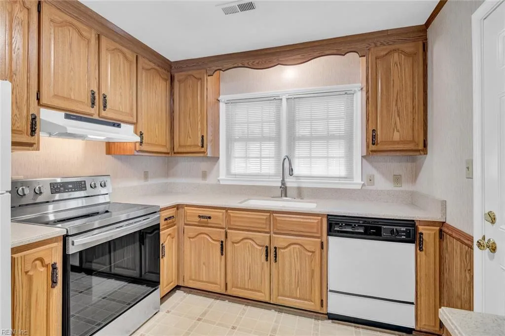 Hampton, Virginia 23664, United States, 3 Bedrooms Bedrooms, ,2 BathroomsBathrooms,Residential,Active,251722