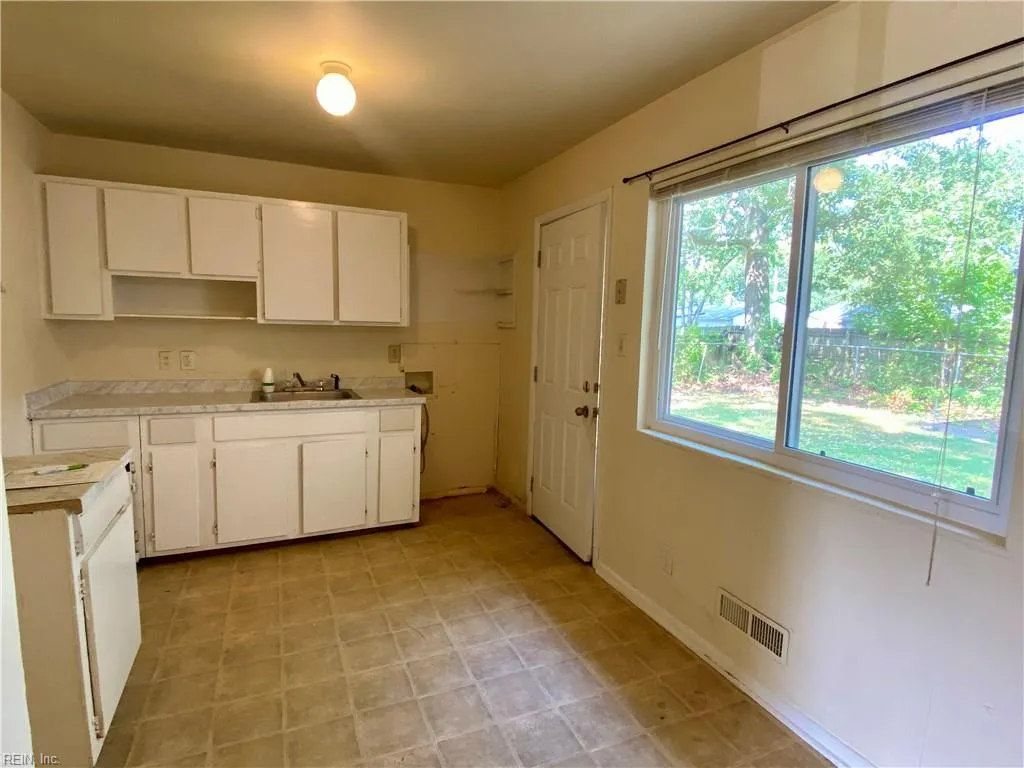 Virginia Beach, Virginia 23452, United States, 3 Bedrooms Bedrooms, ,1 BathroomBathrooms,Residential,Active,168533