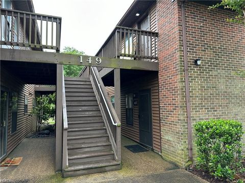 Photo of 149 Windsor Castle Drive #E, Newport News, VA 23608 (MLS # 10609057)