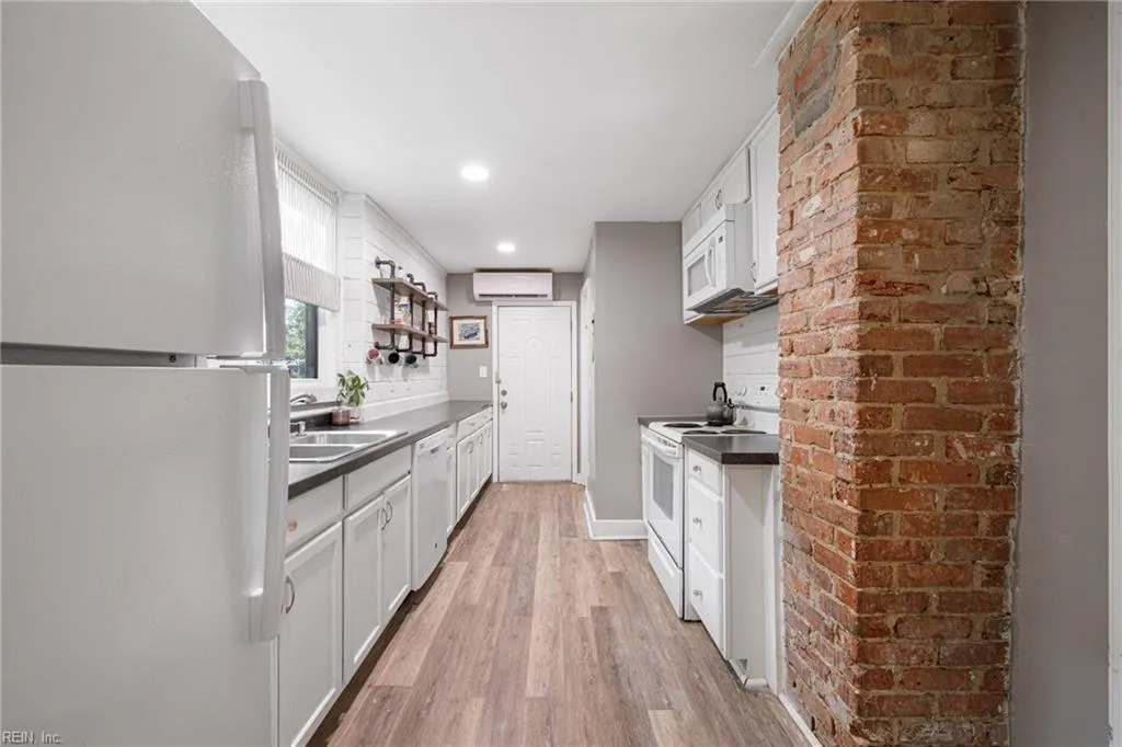 Norfolk, Virginia 23508, United States, 3 Bedrooms Bedrooms, ,2 BathroomsBathrooms,Residential,Pending,120502