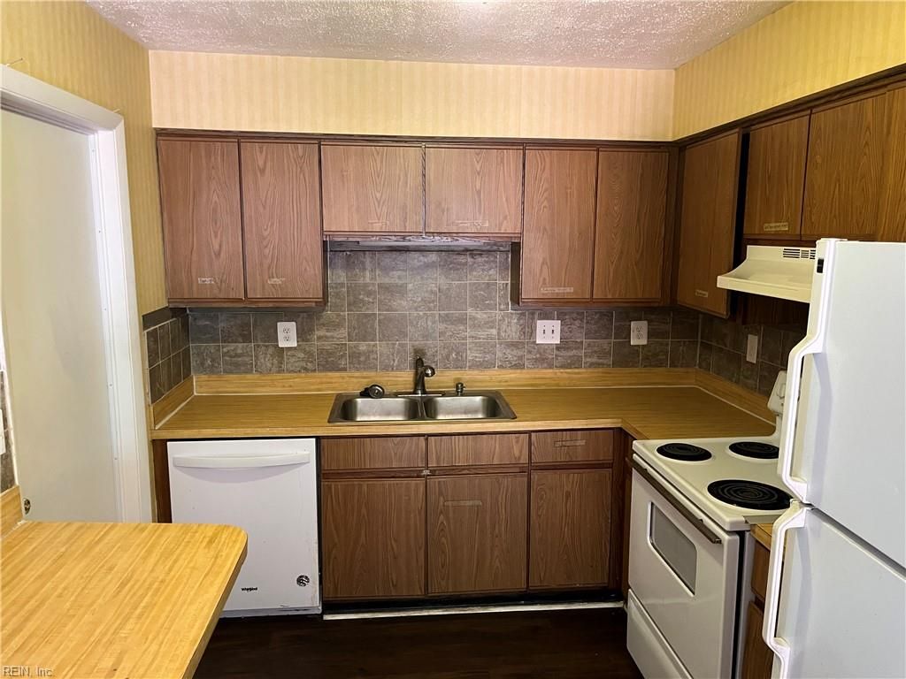 Photo of 2 Penzance Circle, Chesapeake, VA 23320 (MLS # 10617726)