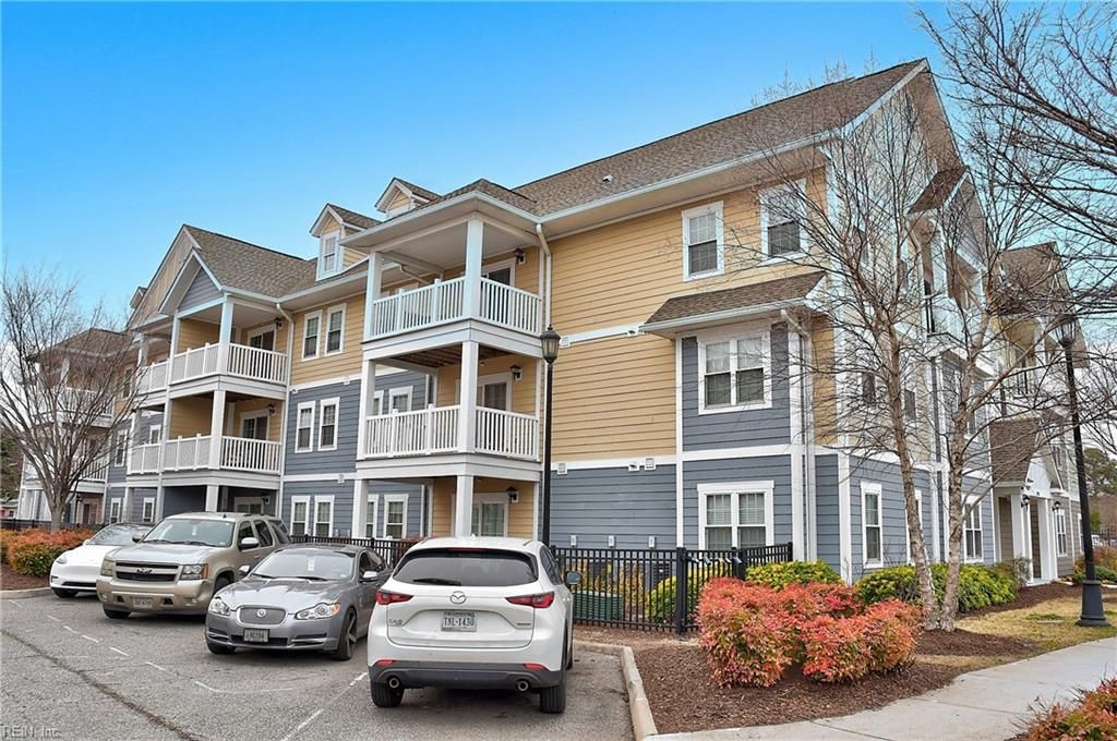 Photo of 1016 Thoroughgood Way #306, Chesapeake, VA 23324 (MLS # 10624212)