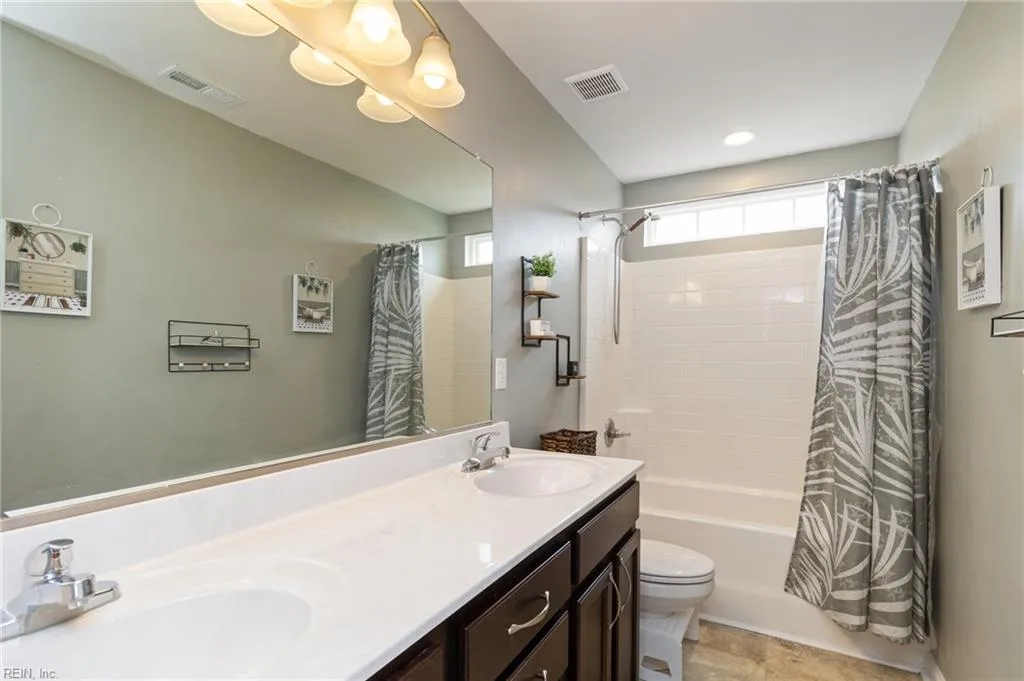 Moyock, North Carolina 27958, United States, 5 Bedrooms Bedrooms, ,4 BathroomsBathrooms,Residential,Active,250836