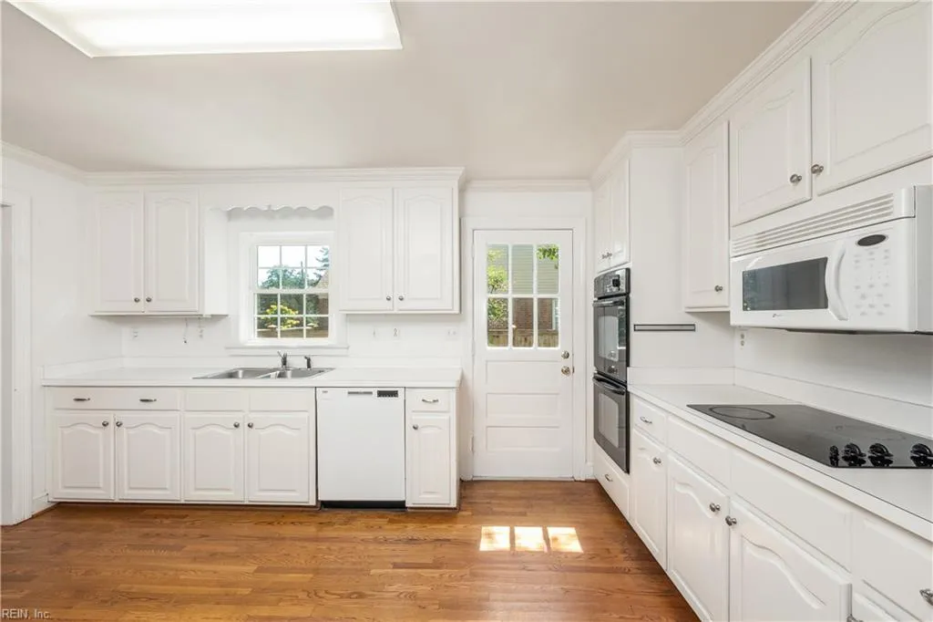 Virginia Beach, Virginia 23451, United States, 3 Bedrooms Bedrooms, ,2 BathroomsBathrooms,Residential,Pending,156031