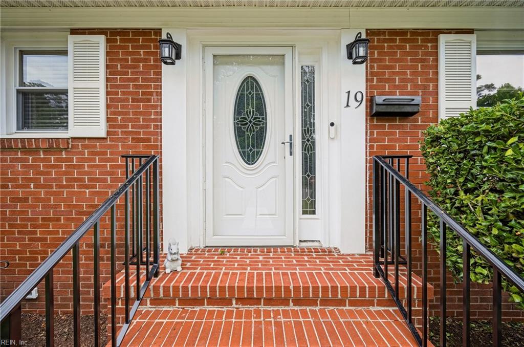 Photo of 19 Omera Place, Hampton, VA 23666 (MLS # 10640562)