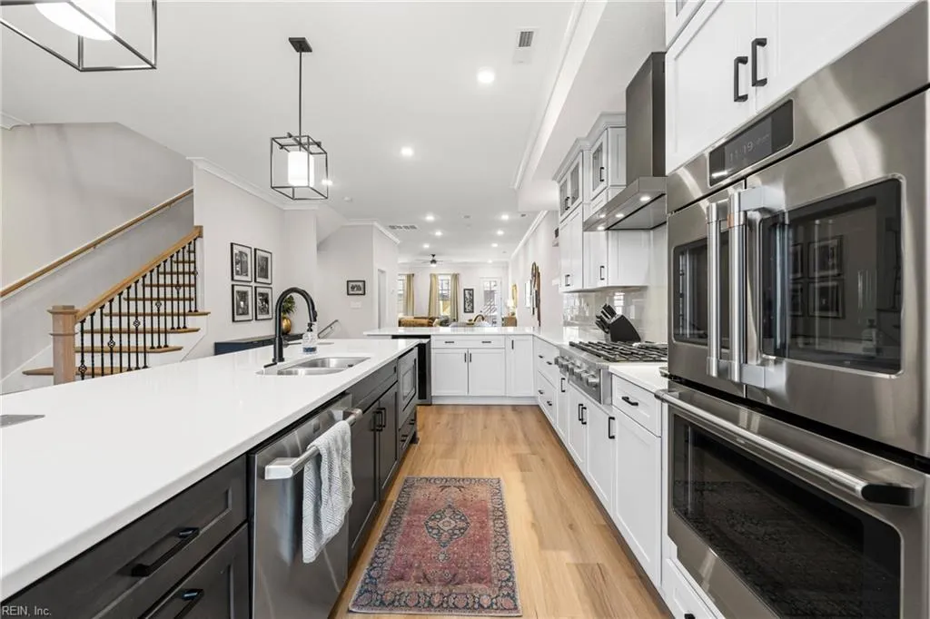 Norfolk, Virginia 23507, United States, 3 Bedrooms Bedrooms, ,4 BathroomsBathrooms,Residential,Active,93378