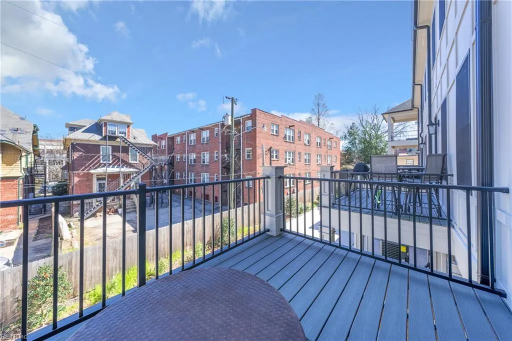 Norfolk, Virginia 23507, United States, 3 Bedrooms Bedrooms, ,4 BathroomsBathrooms,Residential,Active,93378