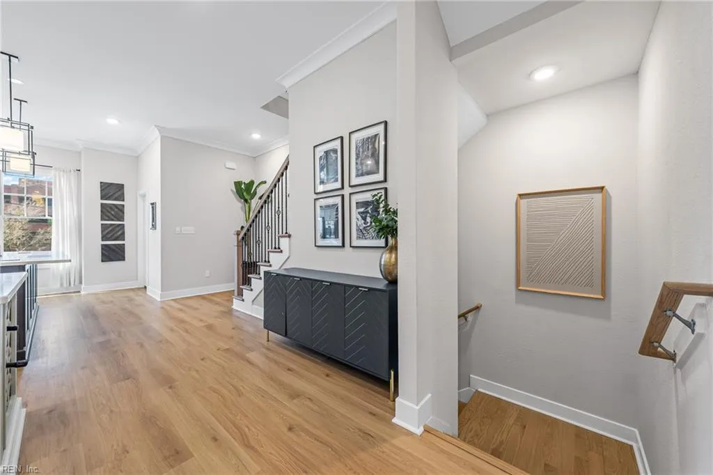 Norfolk, Virginia 23507, United States, 3 Bedrooms Bedrooms, ,4 BathroomsBathrooms,Residential,Active,93378